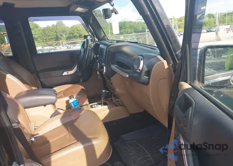 2013 Jeep Wrangler Unlimited Sahara z USA, uszkodzony, nr VIN 1C4BJWEG8DL592007